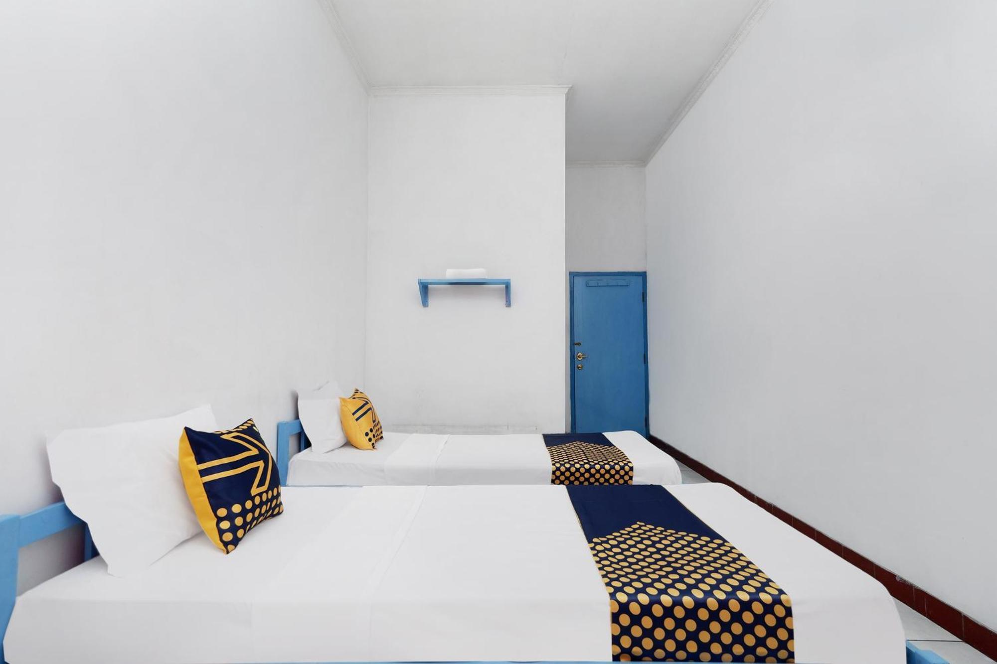 Spot On 2289 Hotel Saudara تيغال المظهر الخارجي الصورة