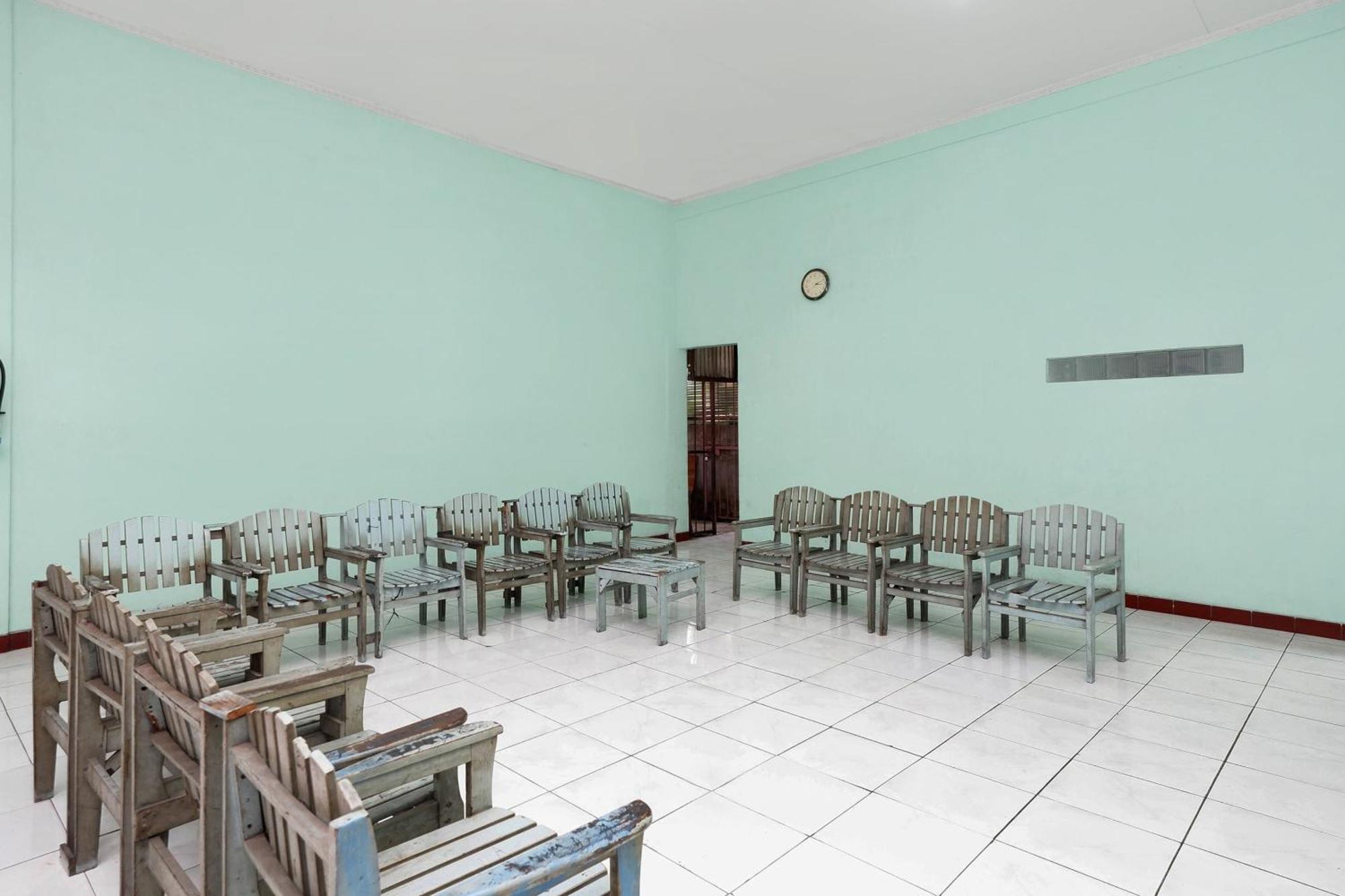 Spot On 2289 Hotel Saudara تيغال المظهر الخارجي الصورة